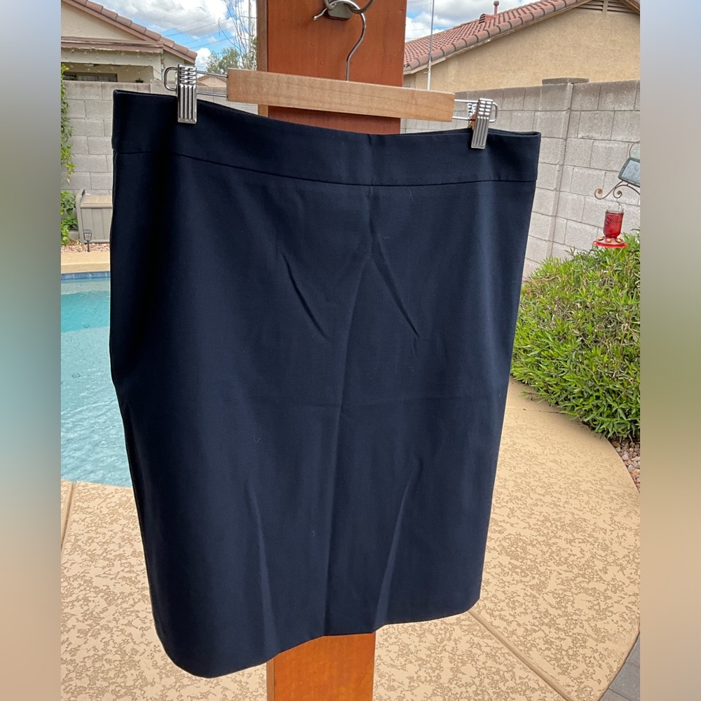 Ann Taylor Factory navy blue skirt. Size 14